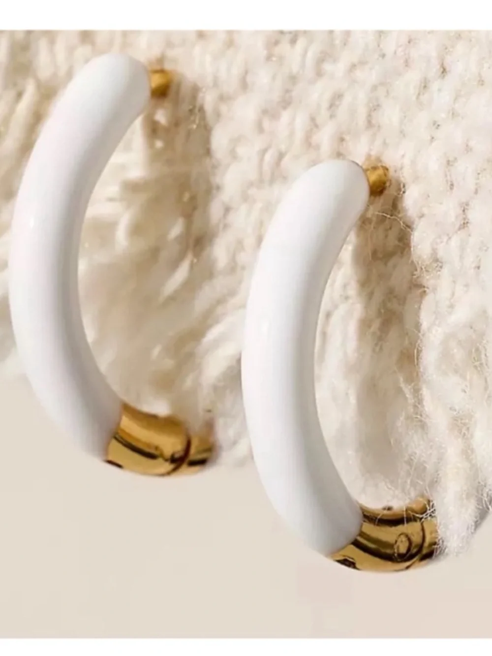 New! Everyday Wear White Huggie Earrings (1024) NWOT